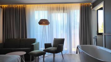 Junior Room | Premium bedding, in-room safe, desk, blackout curtains