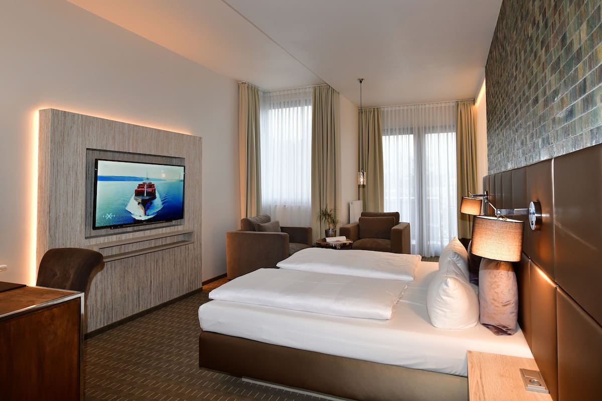 Junior suite, 1 slaapkamer | 1 slaapkamer, luxe beddengoed, een kluis op de kamer, een bureau