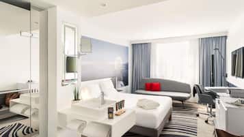 Executive Room, 1 Double Bed | Premium bedding, free minibar items, in-room safe, desk
