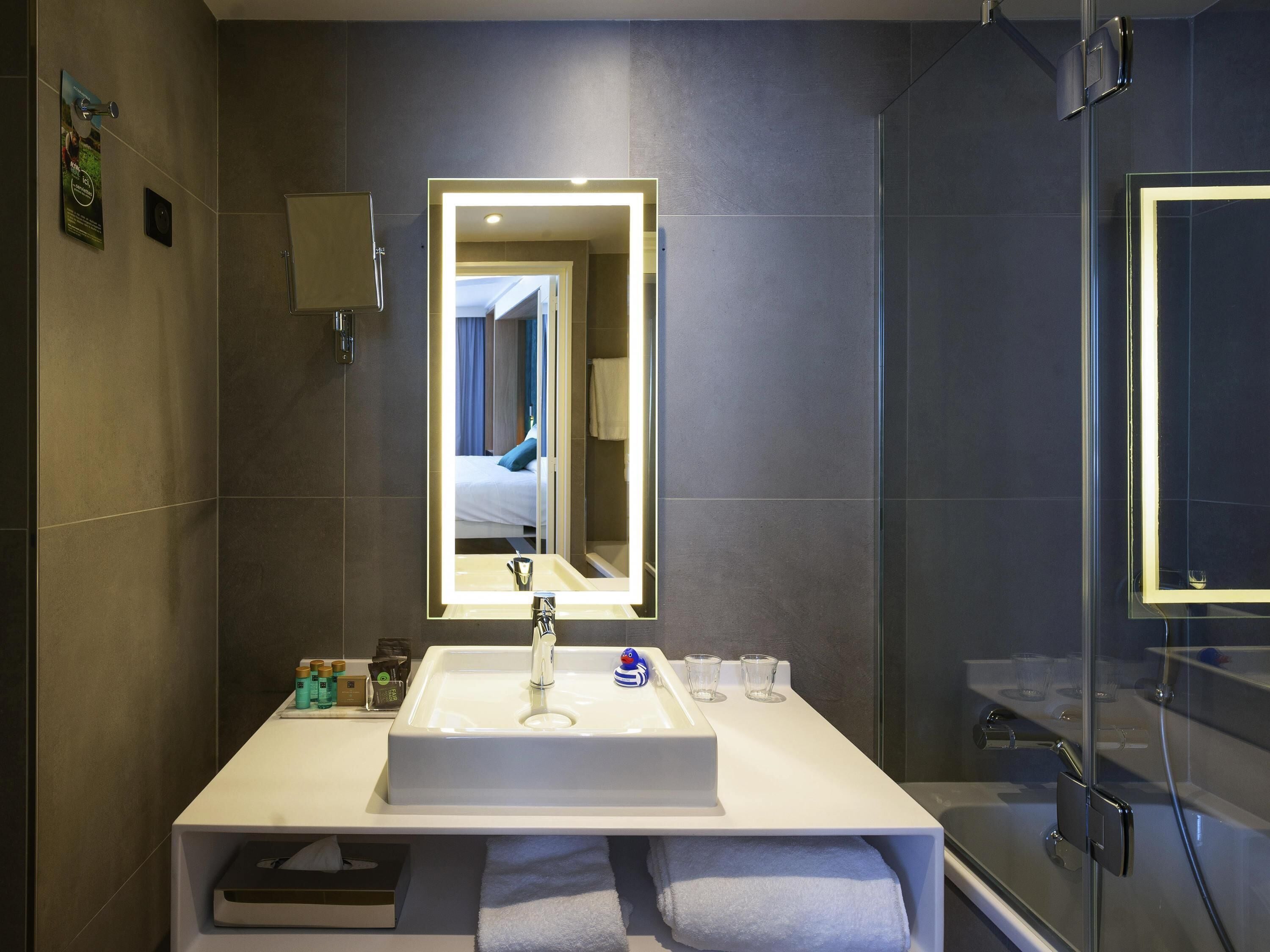 suite, 1 double bed, terrace | premium bedding, free minibar items, in-room safe, desk