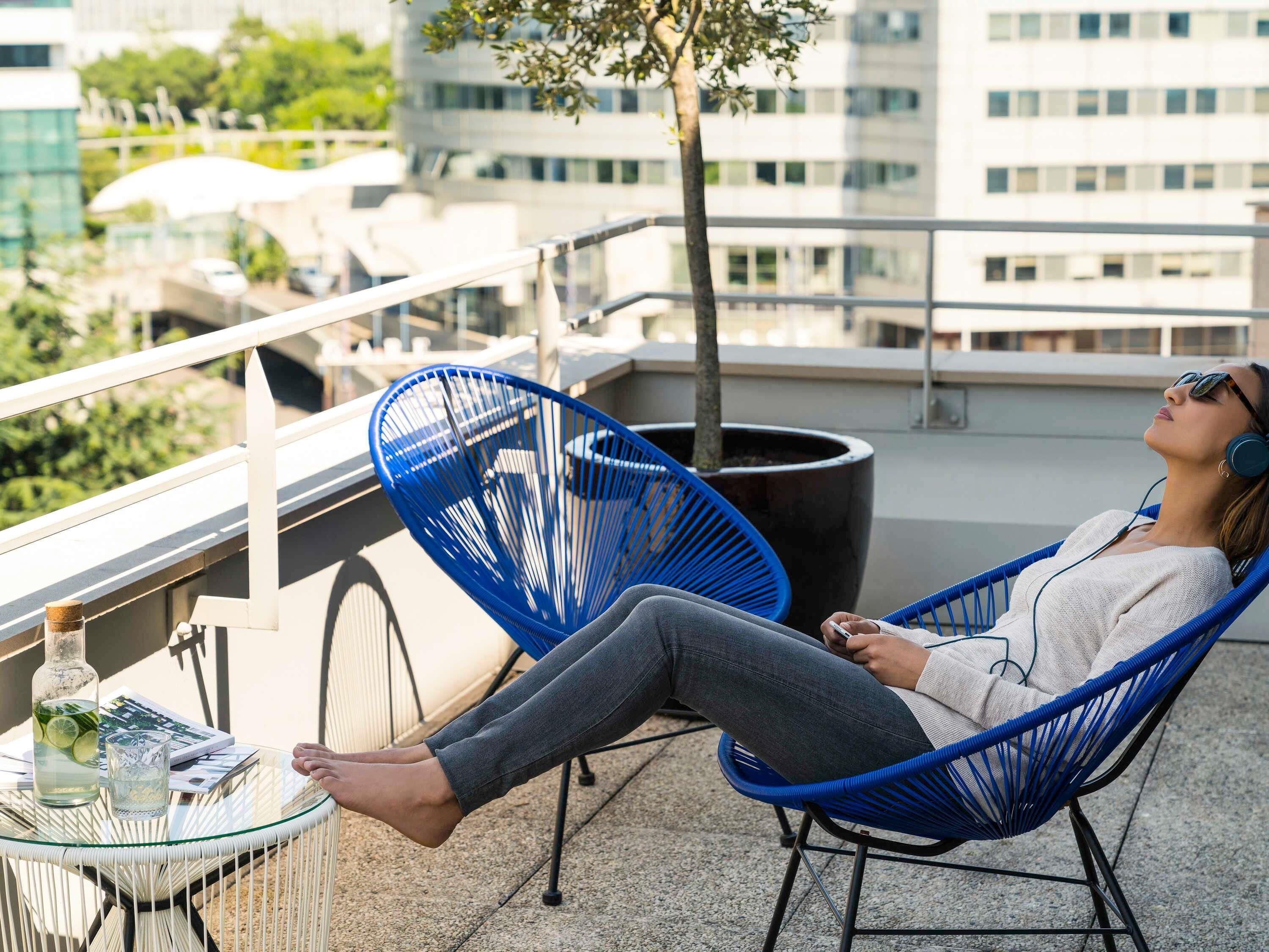 Habitación ejecutiva, 1 cama Queen size, Terraza | Ropa de cama de alta calidad y artículos del minibar gratis 
