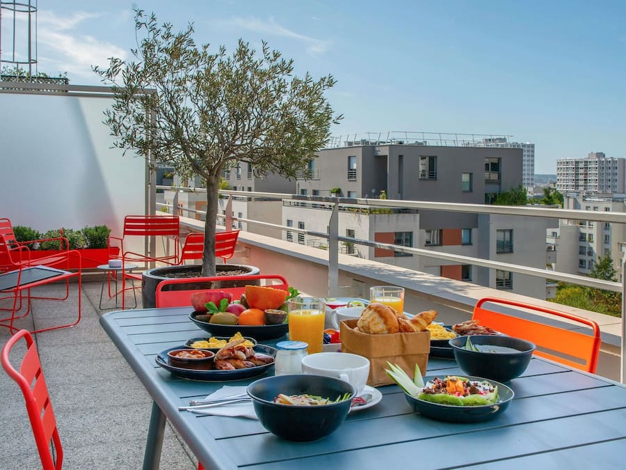 Ropa de cama de alta calidad y artículos del minibar gratis