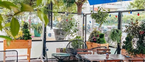 Déjeuner, dßner et souper servis sur place