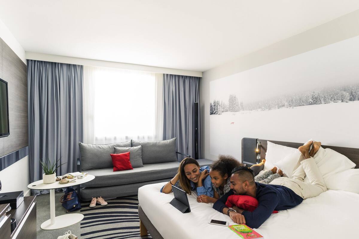 Premium bedding, free minibar items, in-room safe, desk