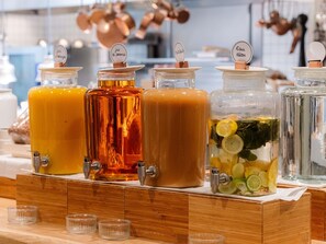 Petit déjeuner buffet servi tous les jours en supplément