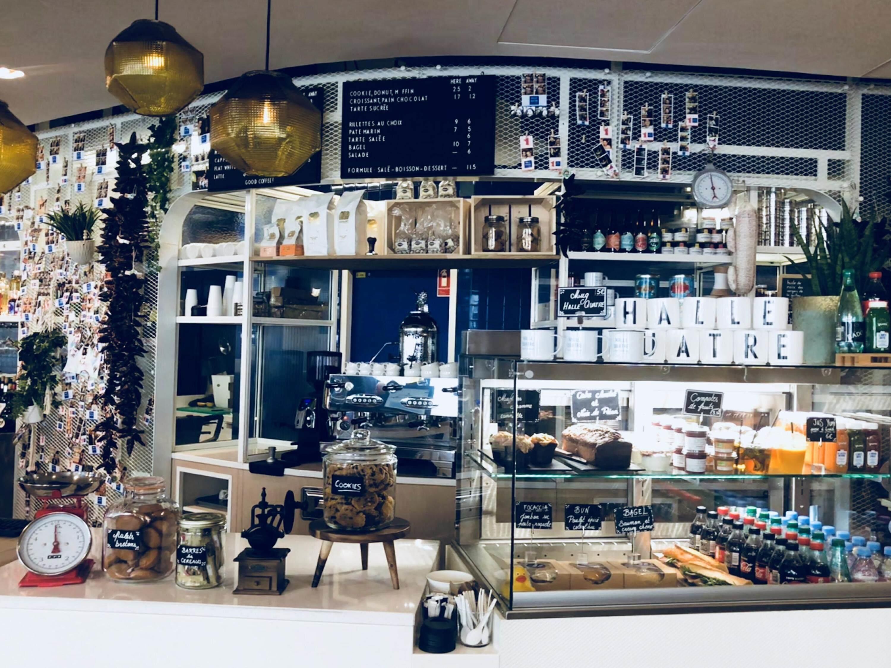 供应早餐、午餐和晚餐