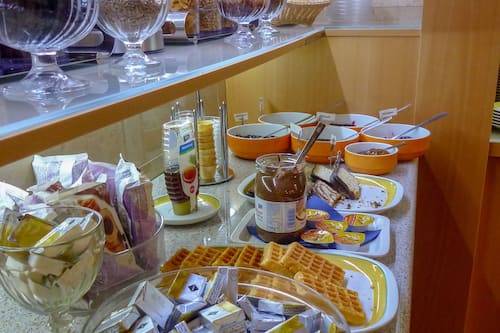 Daily buffet breakfast for a fee