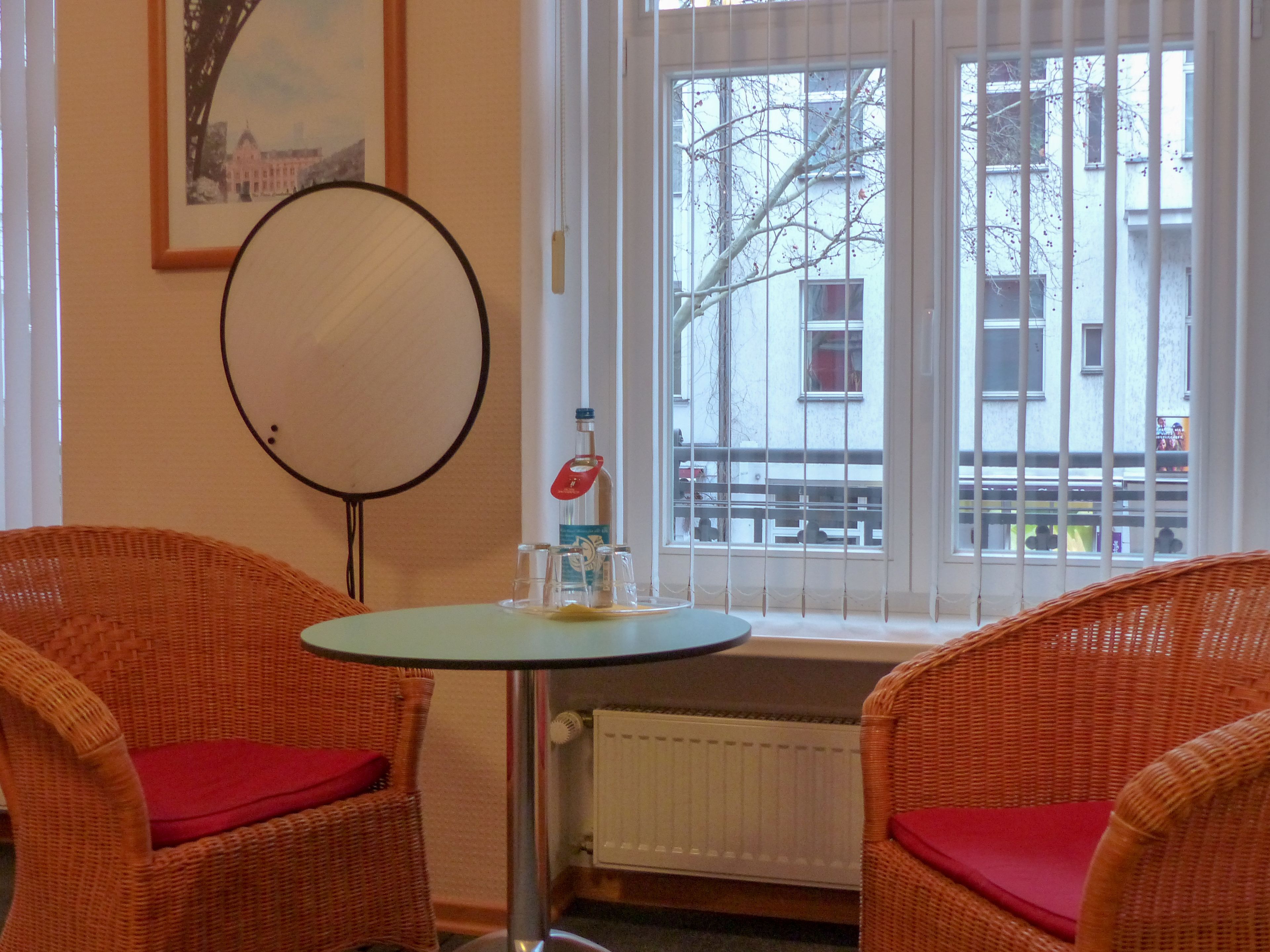 triple room | living area | flat-screen tv