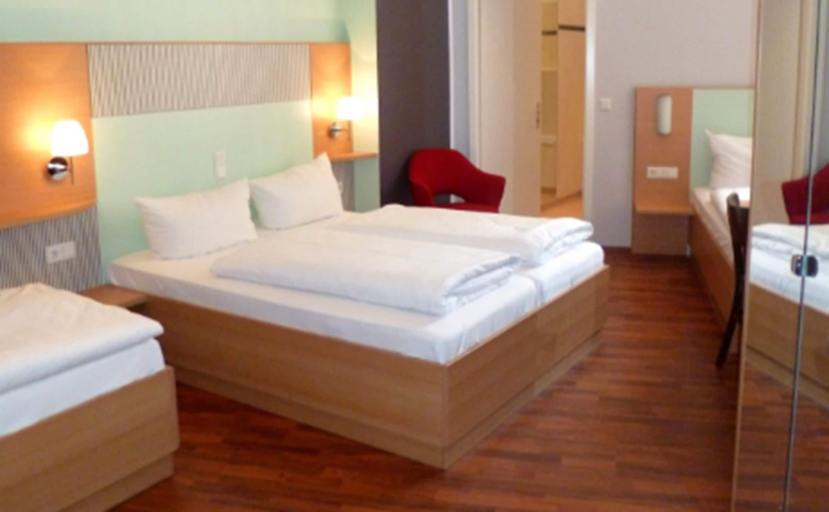 quadruple room | 1 bedroom, in-room safe, desk, free cots/infant beds