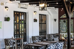 Breakfast served - Hotel ILUNION Hacienda de Mijas (Mijas)
