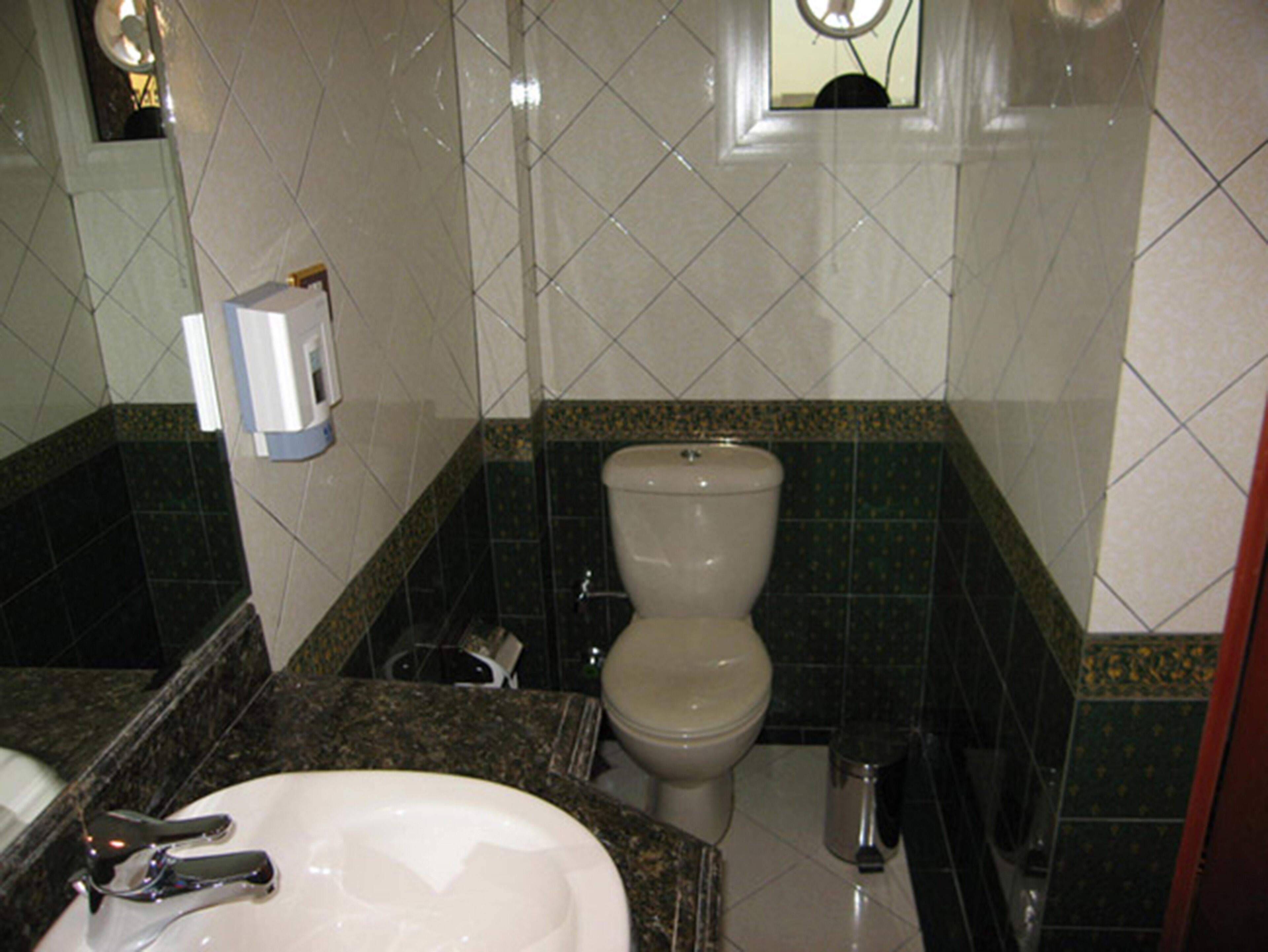 superior room | bathroom | free toiletries, bathrobes