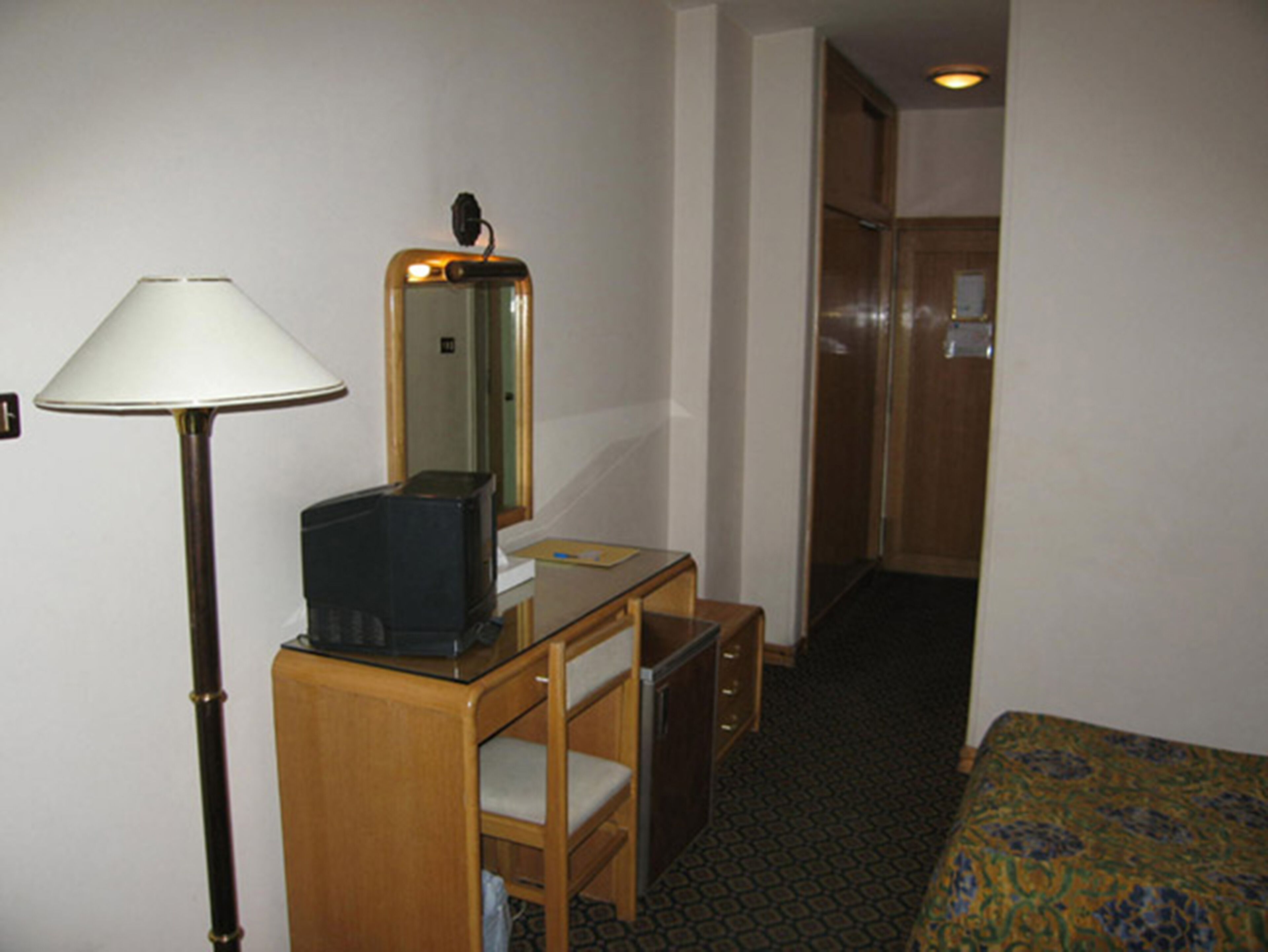 standard room, pool view | minibar, rollaway beds