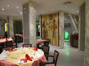 Frokost, lunsj og middag serveres, internasjonale retter 