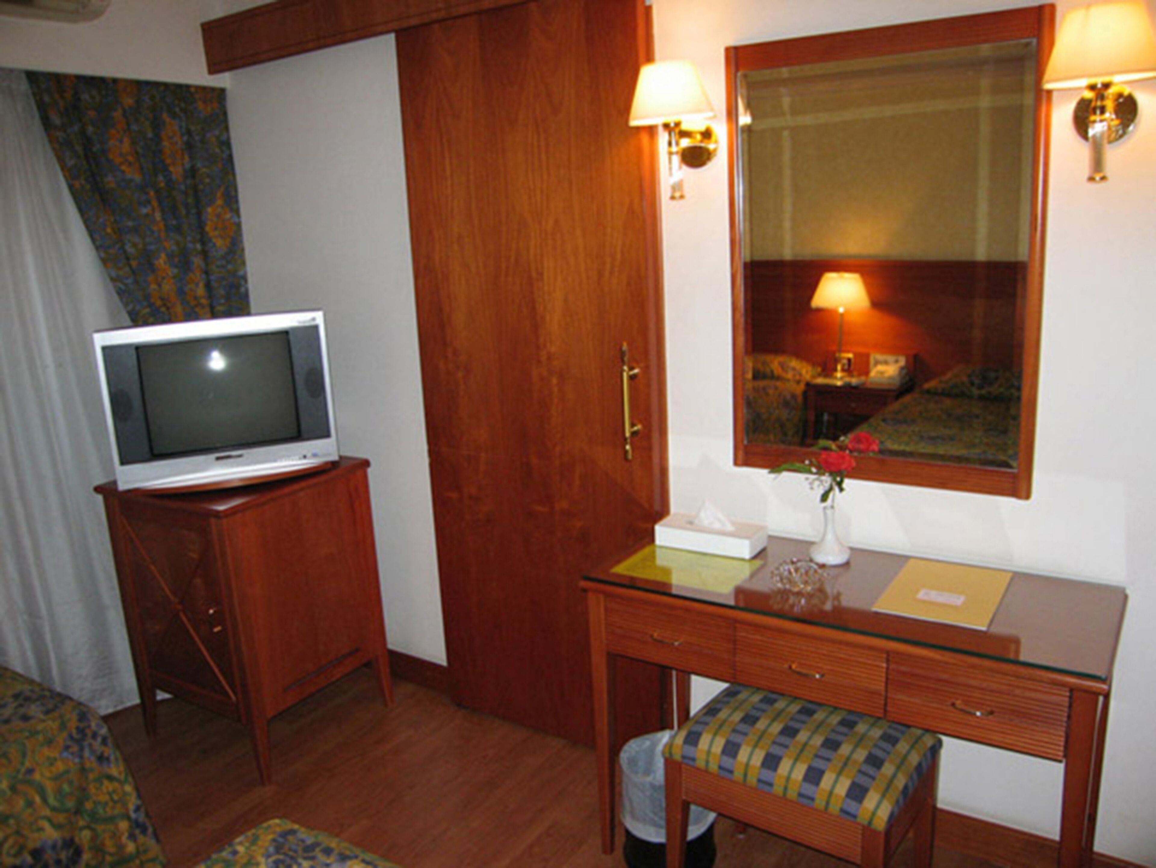 superior room | television