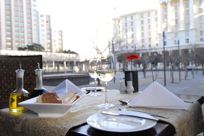 Outdoor banquet area - Protea Hotel by Marriott Cape Town North Wharf (Cape Town)
