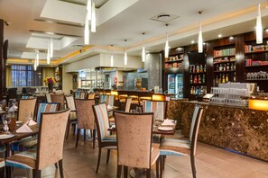 Breakfast, lunch and dinner served  - Protea Hotel by Marriott Cape Town North Wharf (Cape Town)
