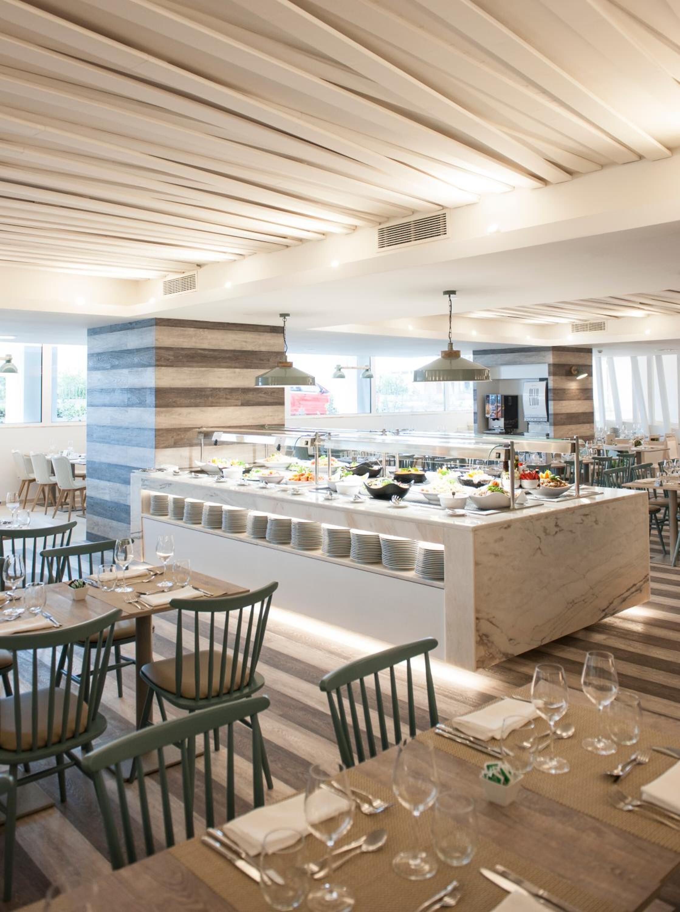 2 restaurants, breakfast, lunch, dinner served; international cuisine