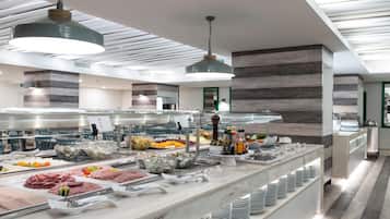 2 restaurants, spécialités Cuisine internationale