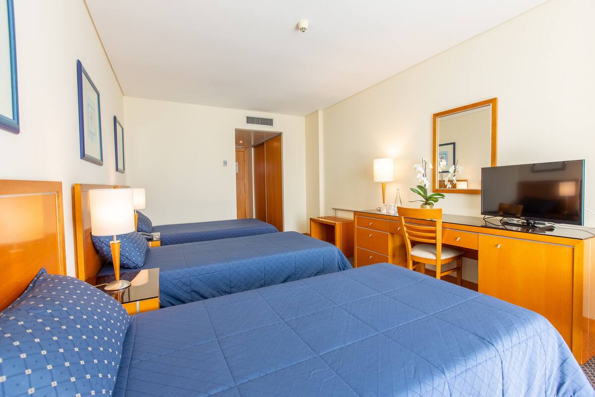 triple room | minibar, in-room safe, desk, blackout curtains