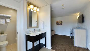 Standard Room, 1 Queen Bed | Bathroom | Combined shower/tub, free toiletries, hair dryer, towels