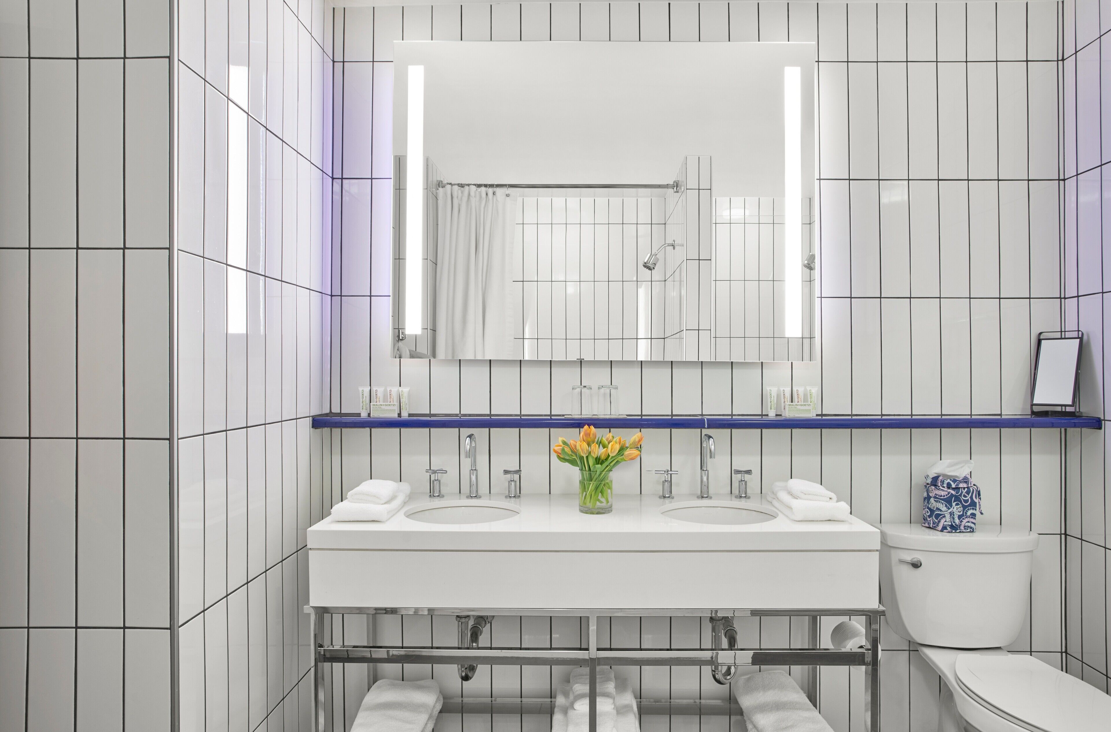 suite, corner | bathroom | designer toiletries, hair dryer, bathrobes, towels