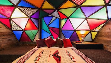 Room (Asleep in the Cyclone) | Premium bedding, down comforters, minibar, in-room safe