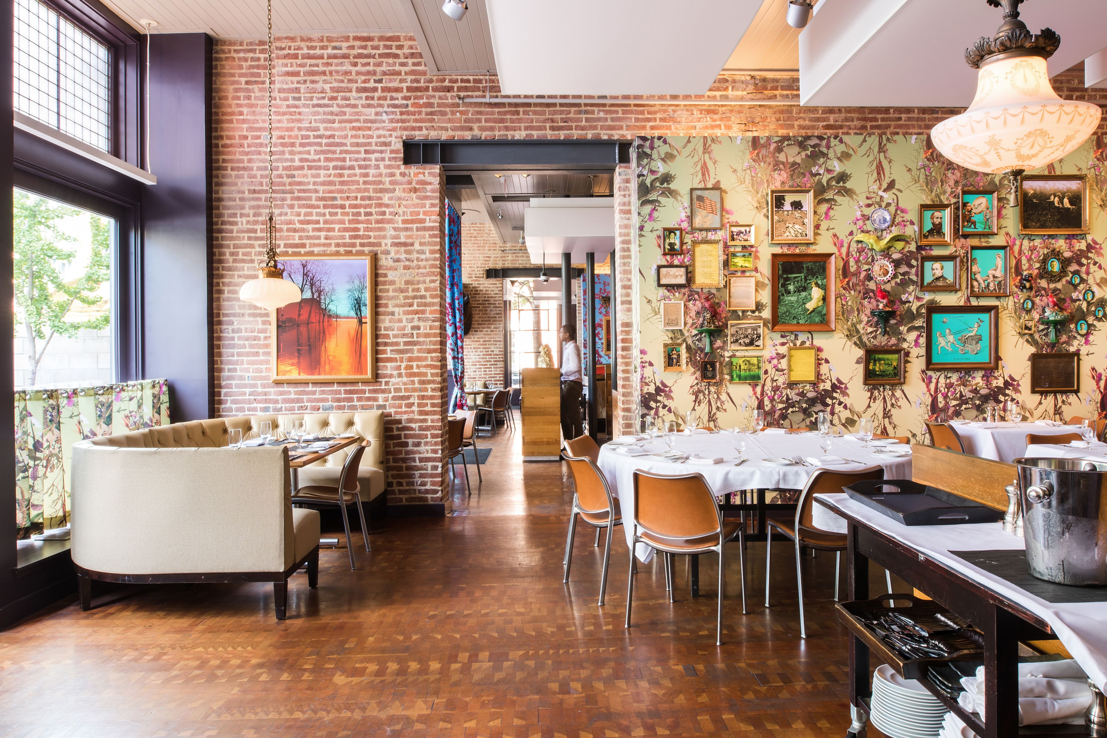 breakfast, lunch and dinner served