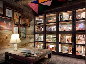 Chambre (Asleep in the Cyclone)