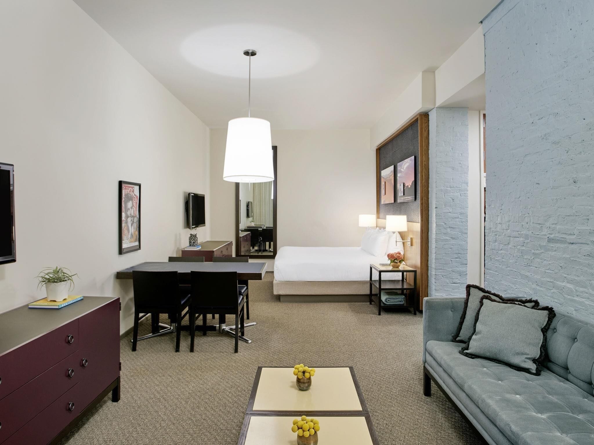 Suite (Atrium) | Luxe beddengoed, donzen dekbedden, een minibar, een kluis op de kamer