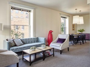 Suite, Corner | Premium bedding, down comforters, minibar, in-room safe - 21c Museum Hotel Louisville (Louisville)