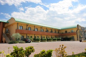 Exterior - Luna Hotel Motel Lago Maggiore Arona (Oleggio Castello)