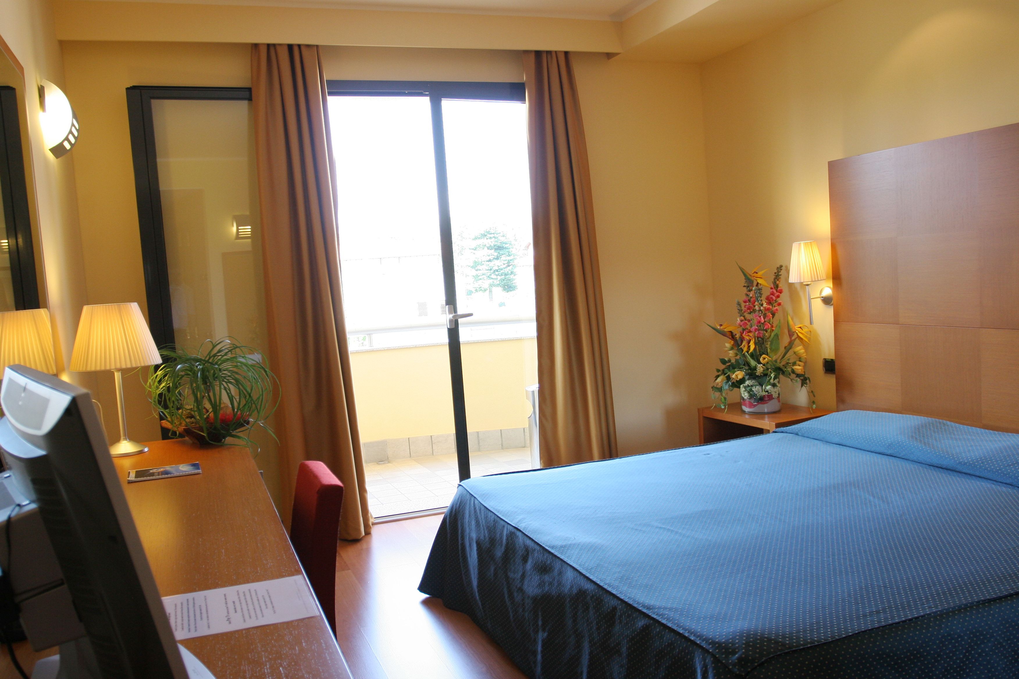 1 bedroom, down duvets, minibar, in-room safe