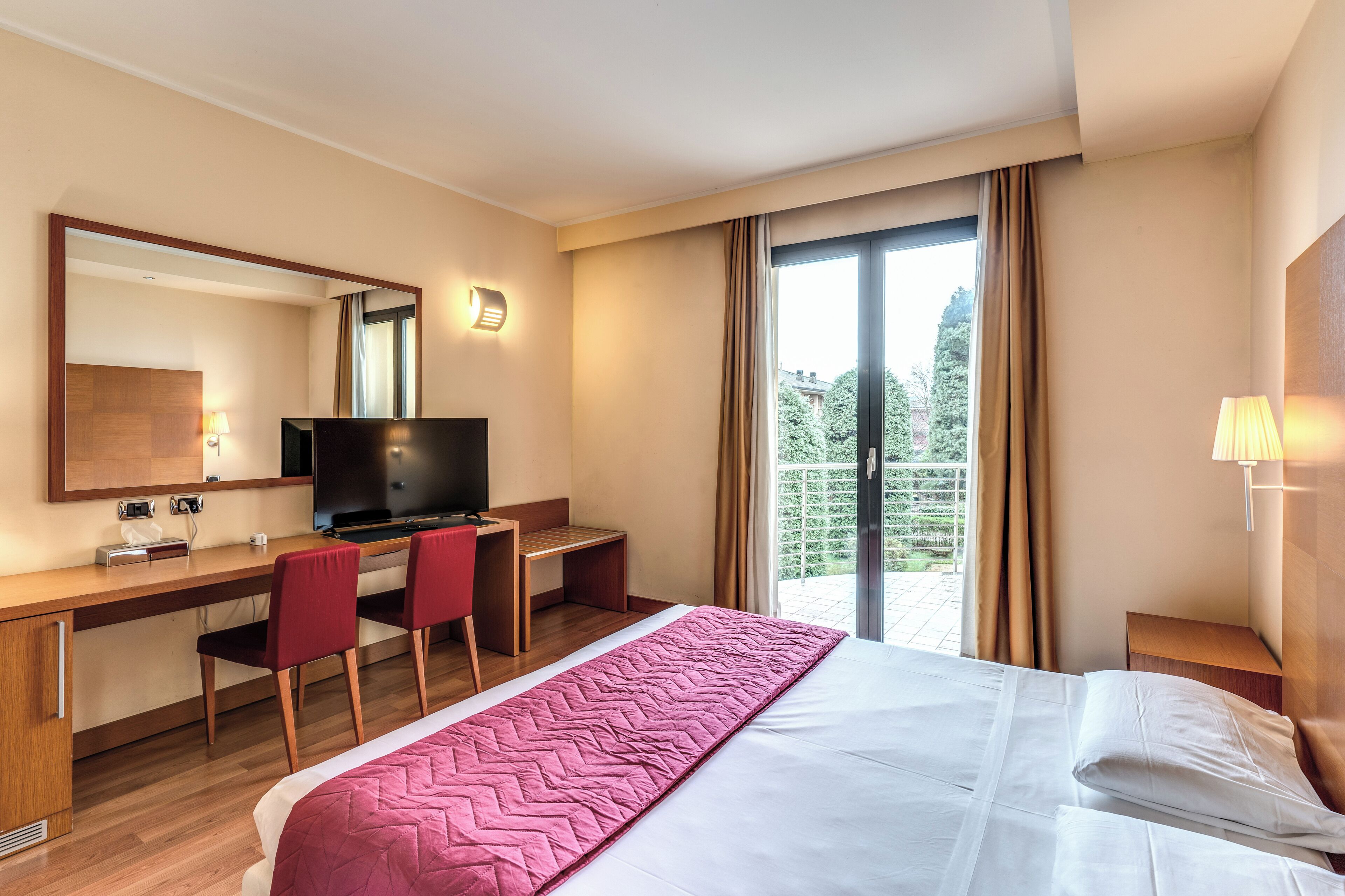 1 bedroom, down duvets, minibar, in-room safe