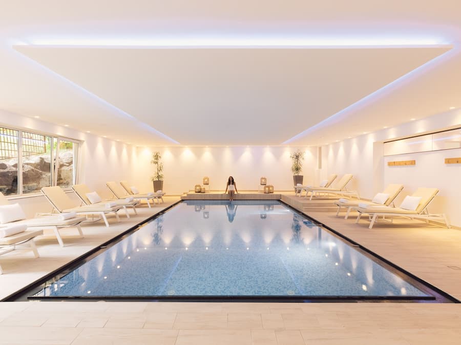 Indoor pool, pool loungers