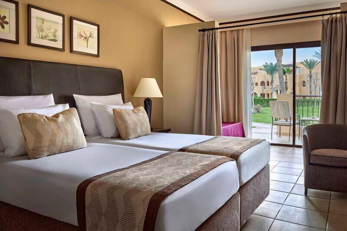 Deluxe Room, Garden View (Queen or Twin Bed, Jaz Lamaya) | In-room safe, desk, iron/ironing board (on request), cribs (free)