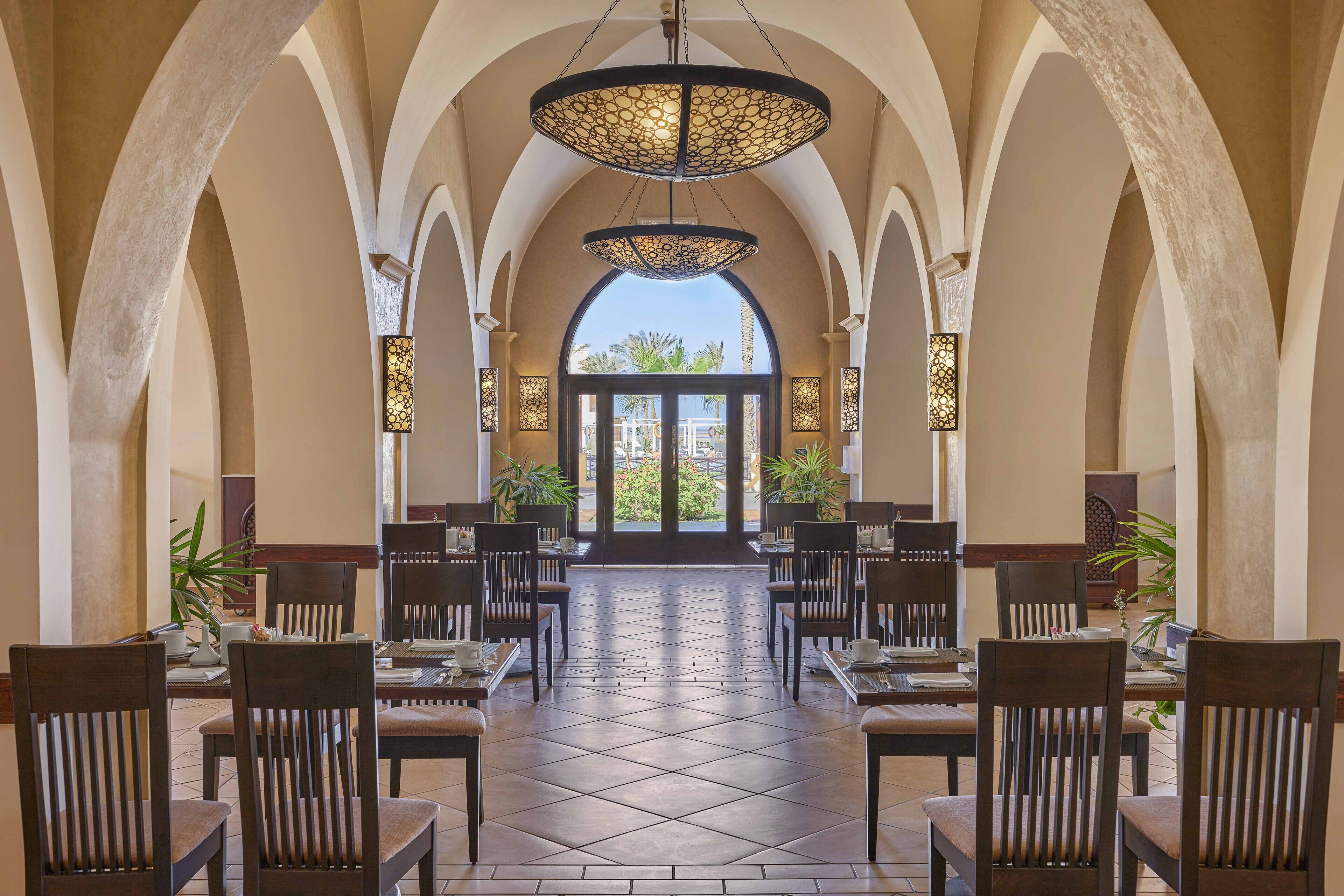 Petit déjeuner, déjeuner et dîner servis sur place