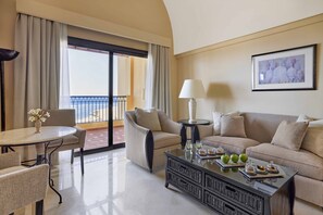 Phòng Suite Junior (Jaz Samaya) | Két bảo mật tại phòng, bàn, bàn ủi/dụng cụ ủi quần áo 