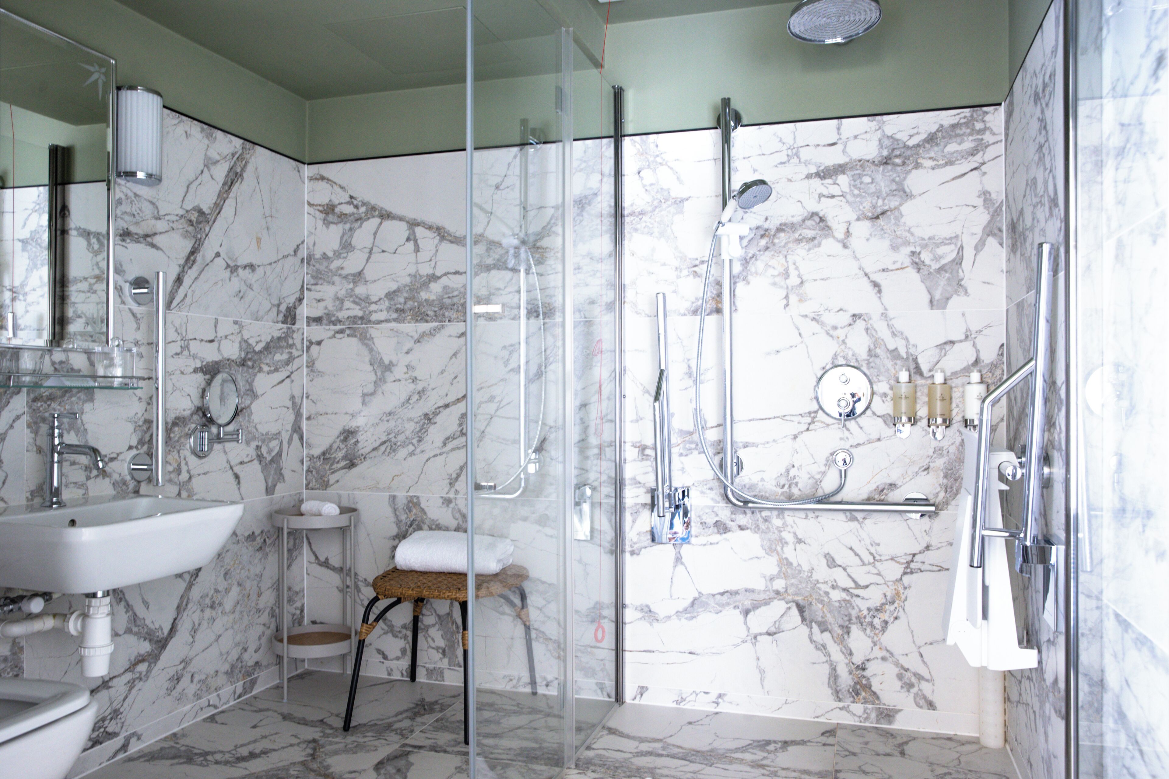 Classic Room, Mobility Accessible | Bathroom | Shower, designer toiletries, hair dryer, bathrobes