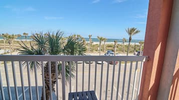 Queen / Twin Unit - First Floor | Terrace/patio
