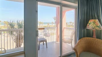 King Jacuzzi Unit - 3rd Floor | Free WiFi, bed sheets