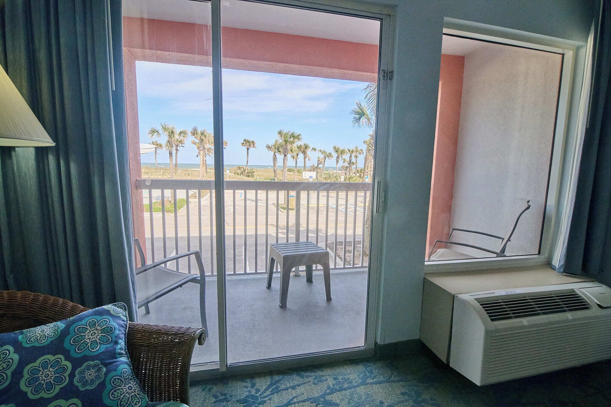 king standard unit - first floor | free wifi, bed sheets