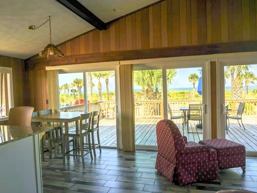 Alloggio su due livelli | Area soggiorno | TV 32 pollici con canali via cavo