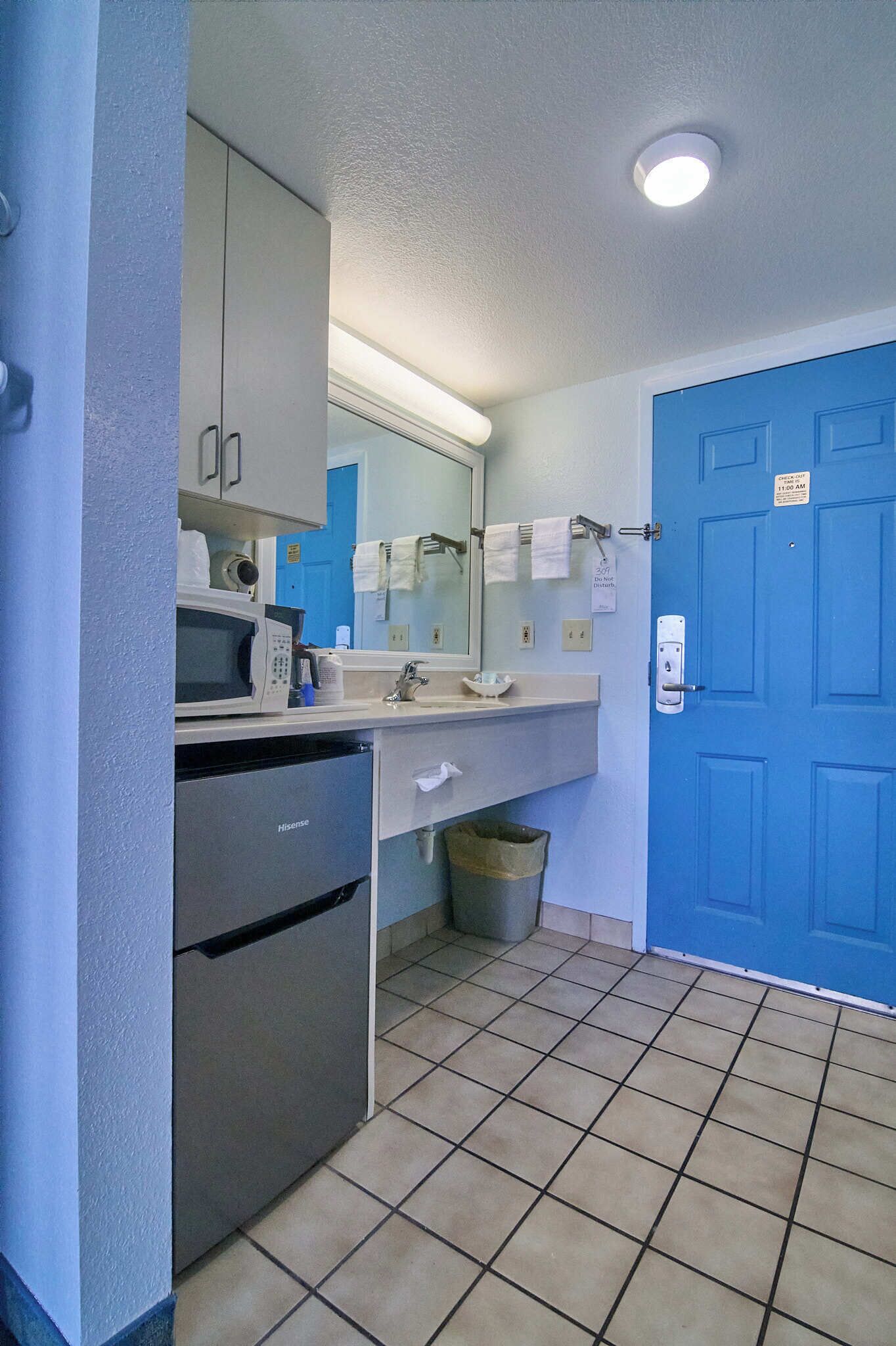 king standard unit - 2nd floor | free wifi, bed sheets