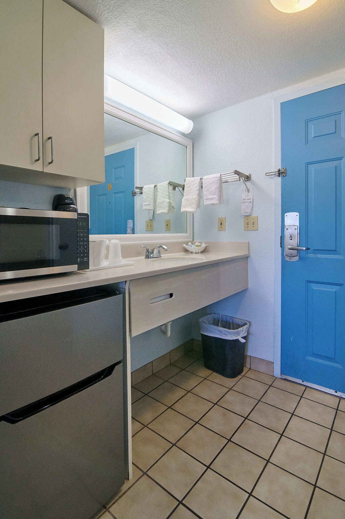 3rd floor 2 queens | free wifi, bed sheets