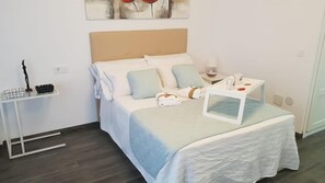Tallelokero huoneessa, vauvansängyt