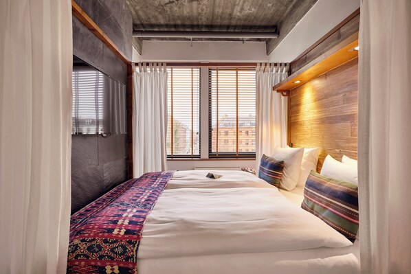 Hypo-allergenic bedding, minibar, in-room safe, blackout curtains