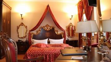 Comfort-Doppelzimmer | Wohnbereich | Flachbildfernseher