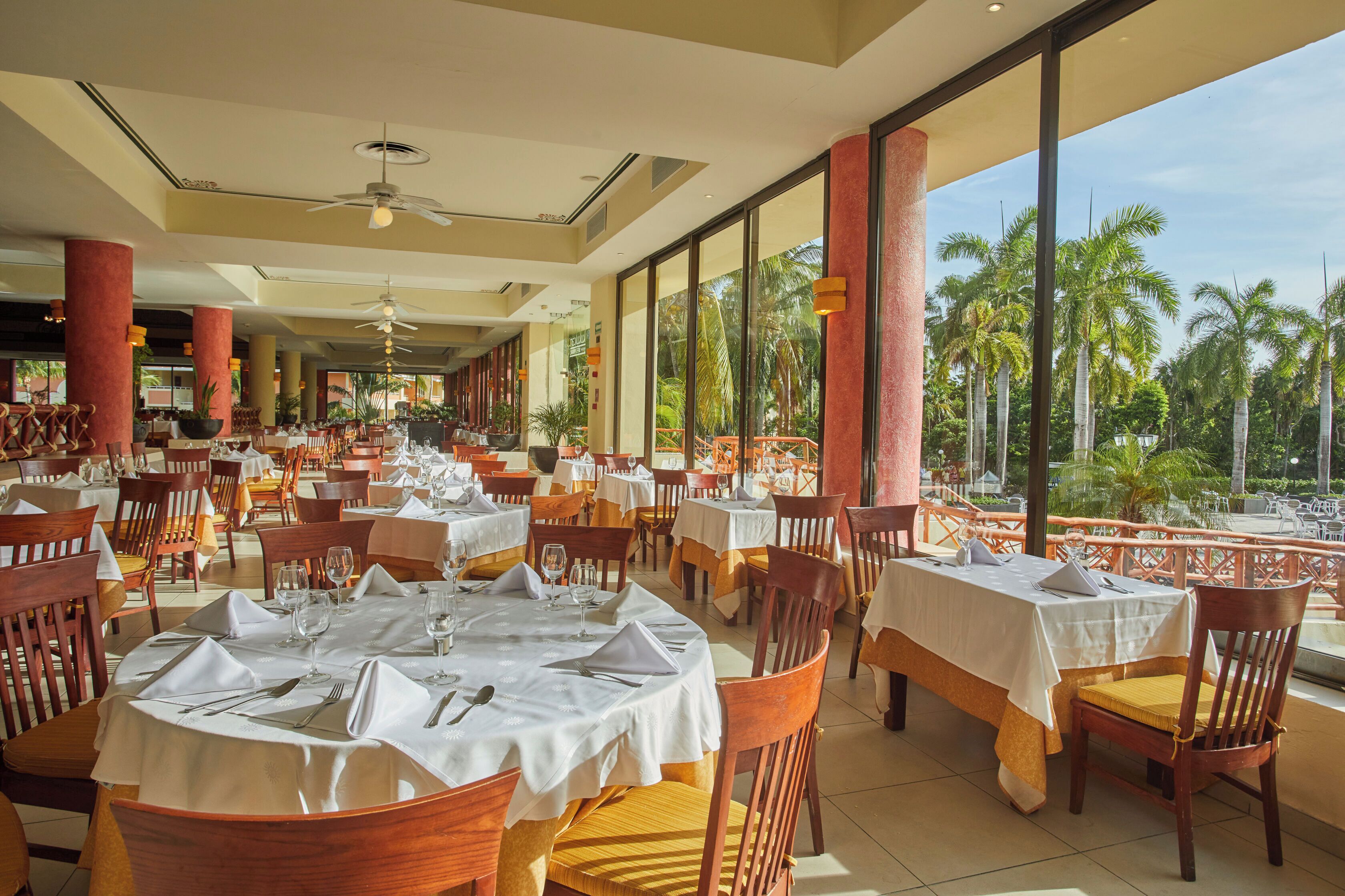 6 restaurants servant le petit déjeuner, le déjeuner et le dîner