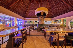 5 bars/lounges, swim-up bar, poolside bar