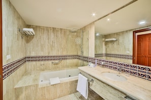 1 bedroom, minibar, in-room safe, desk - Bahia Principe Explore Coba - All Inclusive (Akumal)